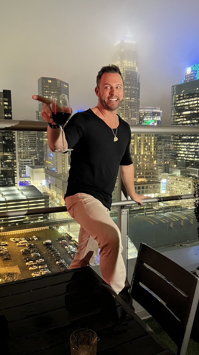 Great photo of Eric from the Days fan event in North Carolina last night!
.
#Days #bradyblack #ericmartsolf <a href="/ericmartsolf/">Eric Martsolf</a>