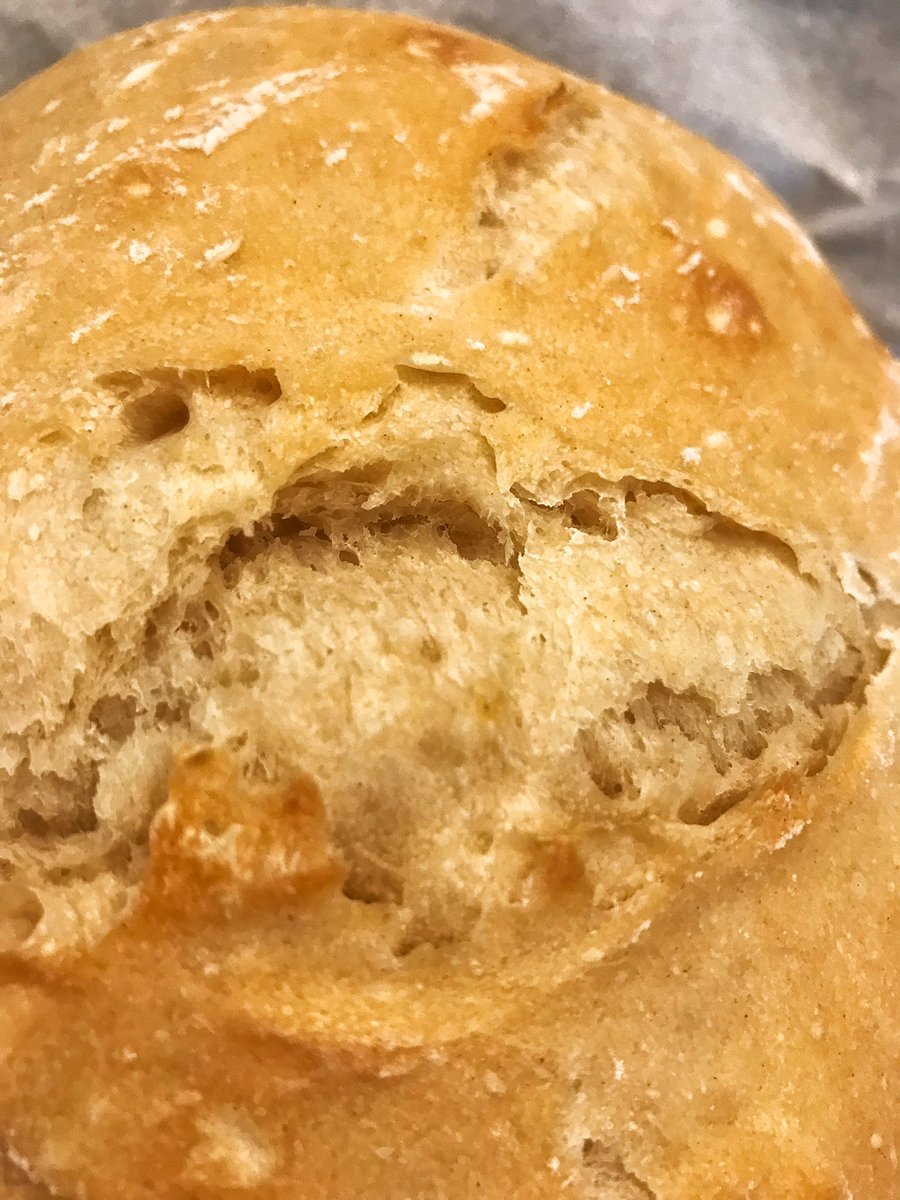 theemptynest's tweet image. My second ever loaf of sourdough bread has come out even better than the first. Pass the butter and honey please!!! Who wants a slice?
#sourdough #bakingbread #sourdoughstarter #artistswhobake