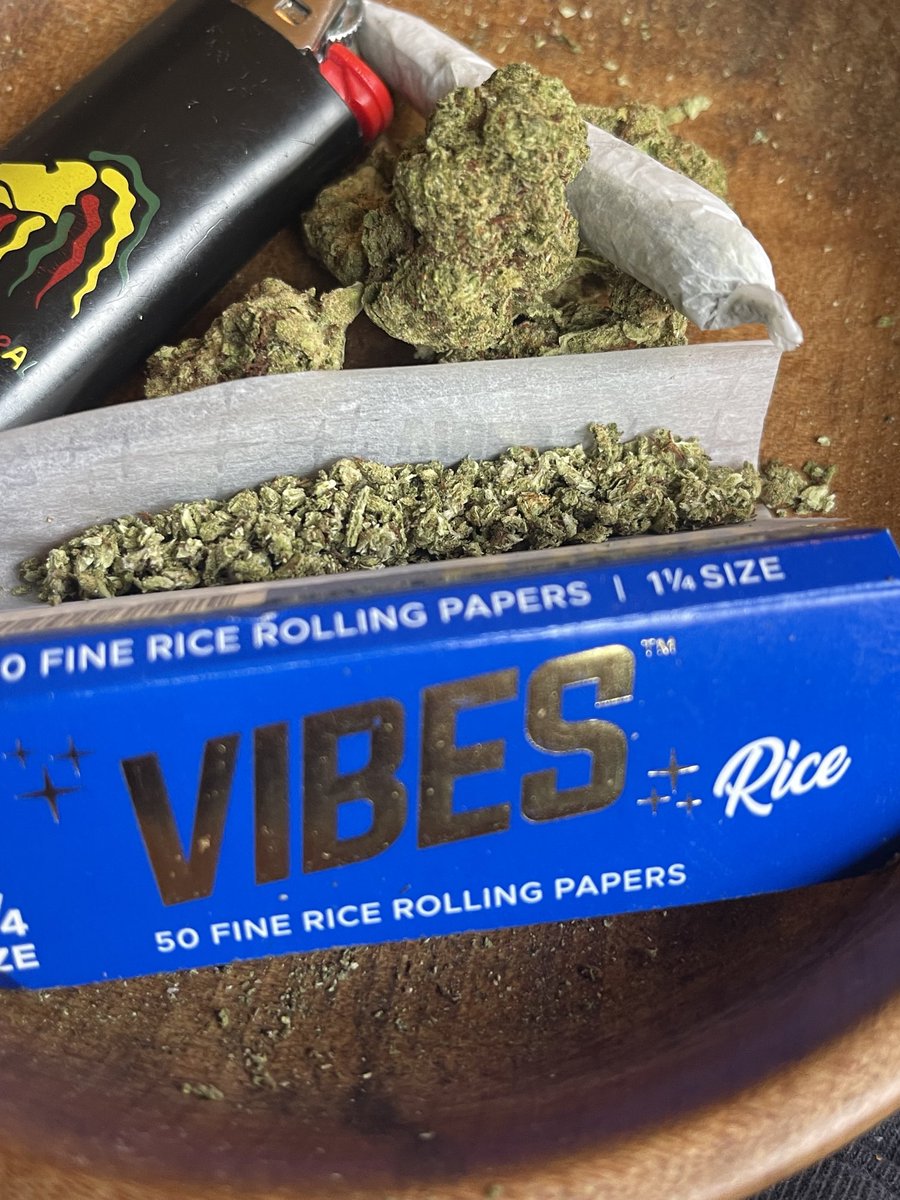 Sunday🔥CANNABIS🔥with ✅ VIBES for 💨 Higher 🏥 Heights and 💯% Positive Energy 😎#vibestribe #mrnaturalvibes #vibespapers