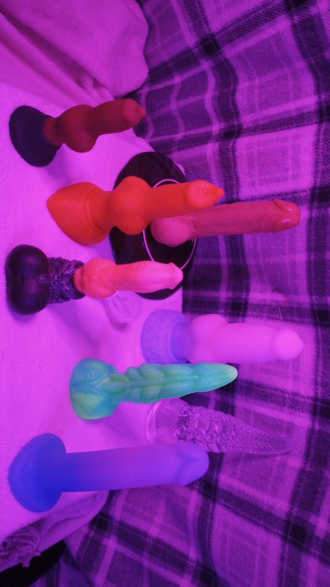 FoxyFuckToy's tweet photo. Just a bit of a family photo before I have to update it on Friday with the newest arrivals 🥰
There's normal lighting, uv, and glow in the dark. 
#dildos #sextoys #sextoycollection #fantasydildo #nsfwtwt https://t.co/Nq4rUGk0IF