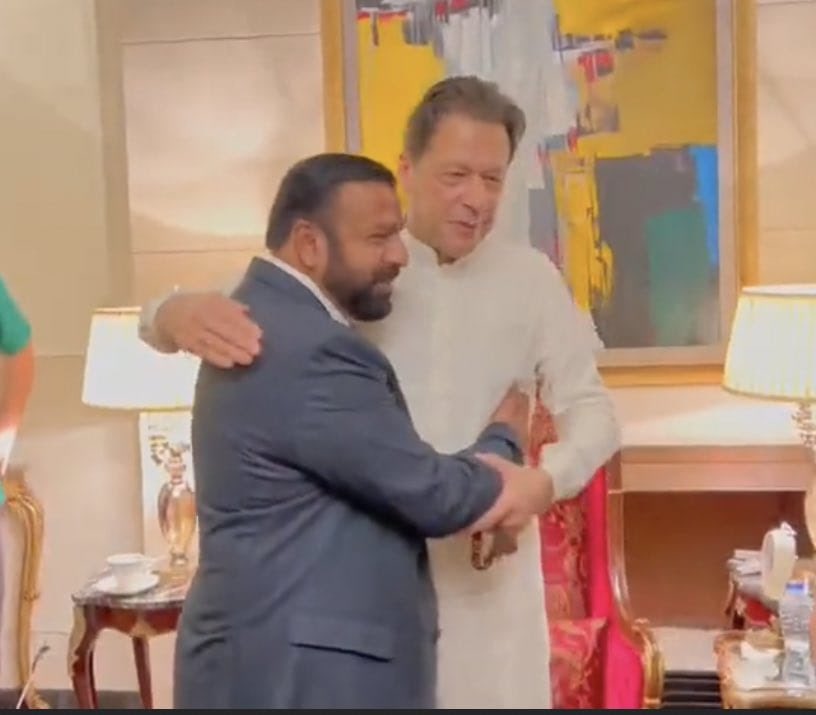 786Adiliqbal's tweet photo. لاہور ہائی کورٹ بار ایسی ایشن کے نومنتخب صدر اشتیاق خان کی چیئرمین تحریک انصاف عمران خان سے ملاقات۔ 
#LHBC https://t.co/H5vtqsnQ1W