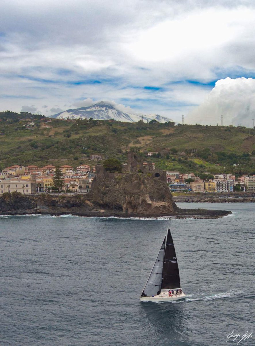 GGiglio84's tweet photo. Ecco l'Etna, il Castello e la Regata, secondo Me...
.
#GFlyDrone #AutelEvo2Pro #Autel #Sicilia #Sicily #Etna #Vulcano #Castello #Barca #Sailing #Boat #dronelife #dronechallenge #sailingboat #sailingpassion #photooftheday #lifeofadventure #doyoutravel
.
©Giuseppe Giglio, 2023 https://t.co/y3EhsFFOtt