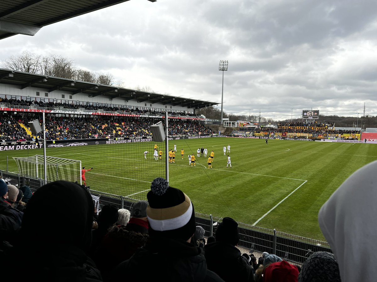 Game 3 of 3, SV Elversberg drawing 1-1 with Dynamo Dresden. Good game in an icy cold Saarland village! Elversberg play some very good football, can easily see how they score so many goals. ⚽️