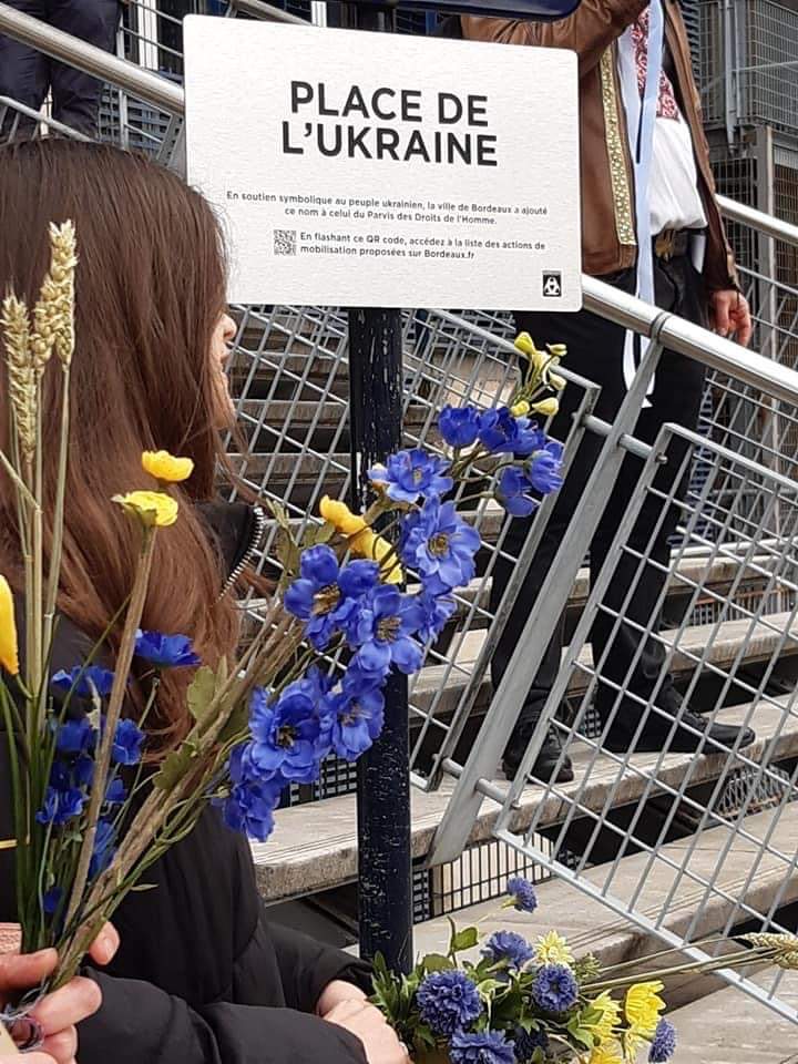 UkraineAmitie's tweet photo. Une année de combat. La marche de la solidarité, Bordeaux, 25 février 2023. Merci à vous tous 🇫🇷🇺🇦 https://t.co/vzkj3o9GCE