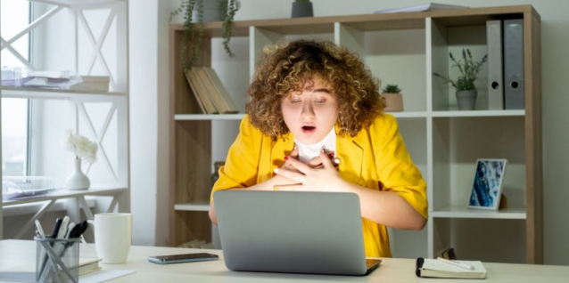 OfficeteamNH's tweet photo. Job hunting can be daunting on its own, but employment scams can make the job search even more nerve-wracking. Learn how to spot scams in this post from Robert Half’s Senior Vice President, Technology, Jim Johnson. #jobsearch #RHThoughtleader https://t.co/iiDCawmLUV https://t.co/7nP0TONOuL