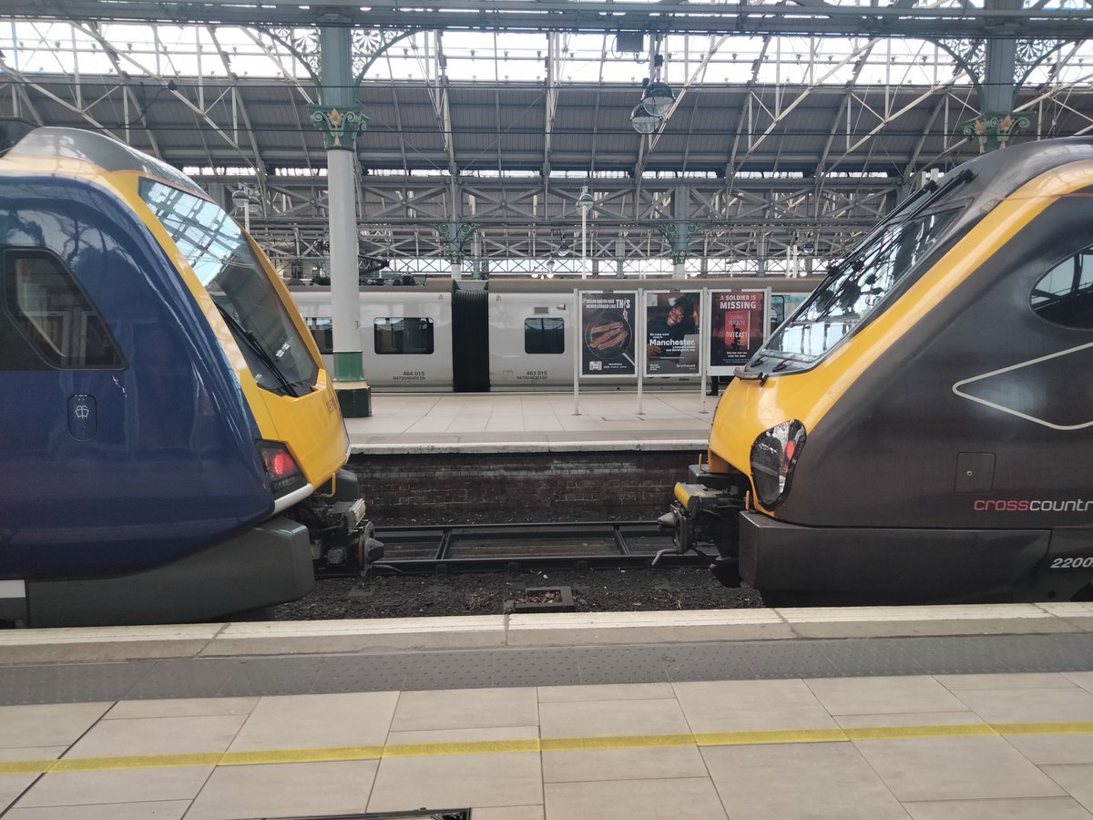 Harrod15S's tweet image. Northern 195 &amp;amp; XC 220 facing off at Manchester Piccadilly (25/02/23) Piccadilly great for weird combo face-offs
#class195 #trains #class220 #Northern #crosscountry