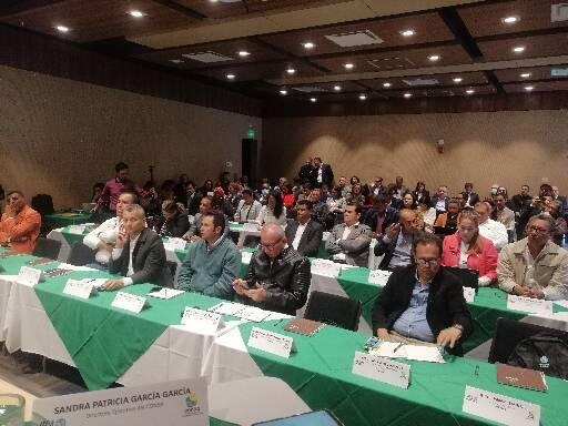 El <a href="/consa_colombia/">CONSA _ Secretarios de Agricultura</a> tuvo su primer encuentro con el Ministerio de agricultura y desarrollo rural, entidades adscritas, Gremios, Academia, Cooperación internacional, el objetivo final, apoyar a nuestros campesin@s.
<a href="/AngeloQuinteroP/">Angelo Quintero Palacio</a> @iicarepcol
@minagriculturacol
<a href="/CeciliaLopezM/">Cecilia Lopez Montaño</a>