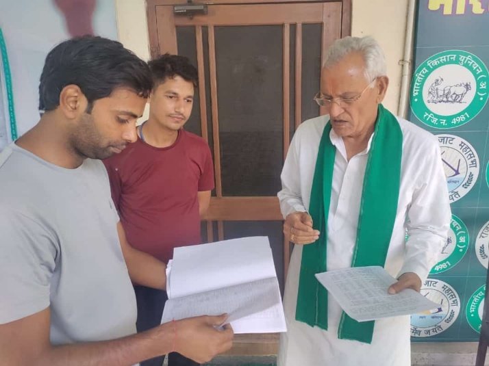 YogeshYadav_1's tweet photo. OBC वर्ग से सभी भाइयों से आग्रह रहेगा 5 मार्च को होने वाले OBC आरक्षण जाट महाकुंभ में समस्त लोग जरूर पधारें आदरणीय @meelrajaram साहब पिछले 40 वर्षों से हमारे लिए संघर्ष कर रहे हैं OBC आरक्षण के लिए अपने हक के लिए आइए!
#जाट_महाकुंभ_जयपुर_चलो 
@JatMahakumbh
@YogeshYadav_1 https://t.co/J9H6I4VbhI