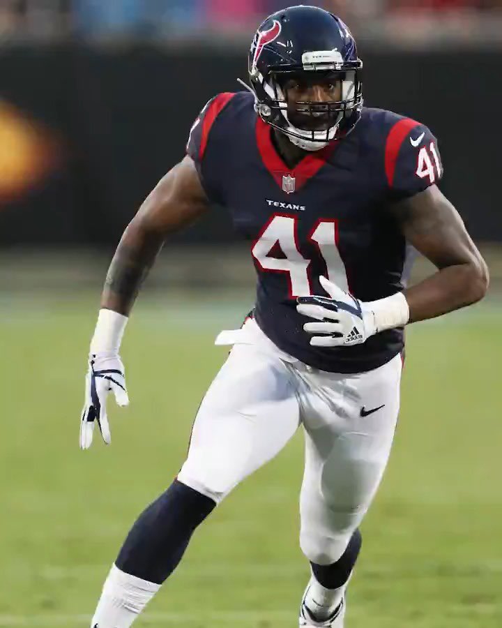 sandropacheco71's tweet photo. The #TennesseeTitans #Released veteran wide receiver #RobertWoods, kicker #RandyBullock, and linebacker #ZachCunningham. #NFL #MakingHistory #Titans #Football🏈 https://t.co/p2cmptkWIF