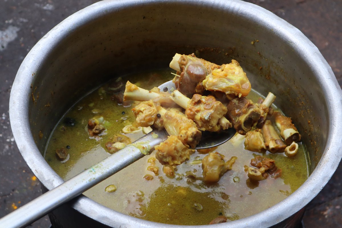 ZCookhouse's tweet image. Fusion Recipe ** Nalli Mutton Keema Masala ** by Mumbai Wedding Caterers youtu.be/4qzO1-JU898
#muttonkeema #keemamasala #keema #mumbaifood #weddingfood #indianweddingfood #zainabcookhouse