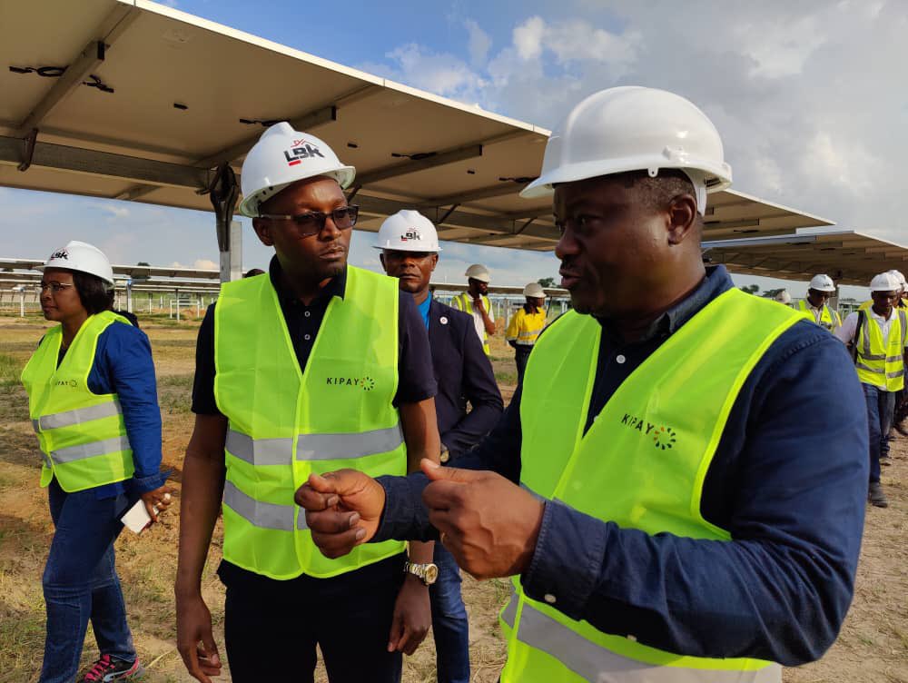 Kipay est honoré de recevoir le ministre des Ressources hydrauliques et Électricité <a href="/OMukaleng/">OLIVIER MWENZE MUKALENG</a> pour sa visite de la #centralesolaire que Kipay réalise actuellement à Fungurume. #energiesolaire #energiesrenouvables #SDG7 #energyaccess <a href="/LbkSarl/">LBK SARL</a> <a href="/smatcongo/">Smartcongo</a>
