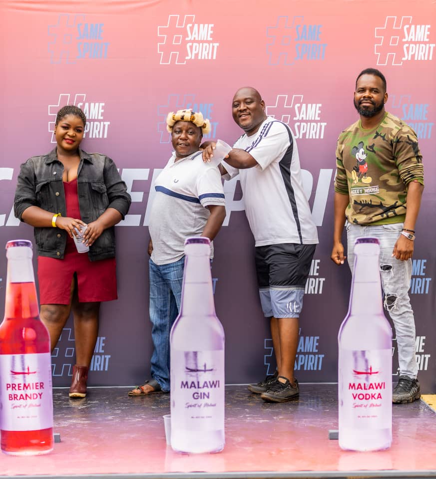 MalawiSpirits's tweet image. We are here!!
Who are you bringing to the laugh tonight?

#sameSpirit #SpiritsOfMalawi #gin #Vodka #Brandy