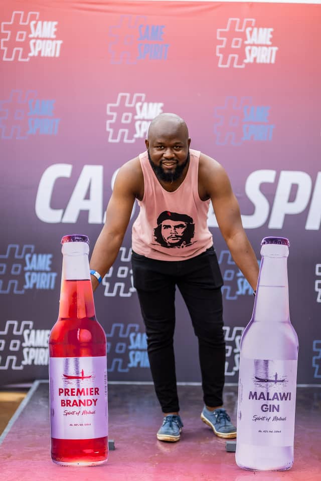 MalawiSpirits's tweet image. We are here!!
Who are you bringing to the laugh tonight?

#sameSpirit #SpiritsOfMalawi #gin #Vodka #Brandy