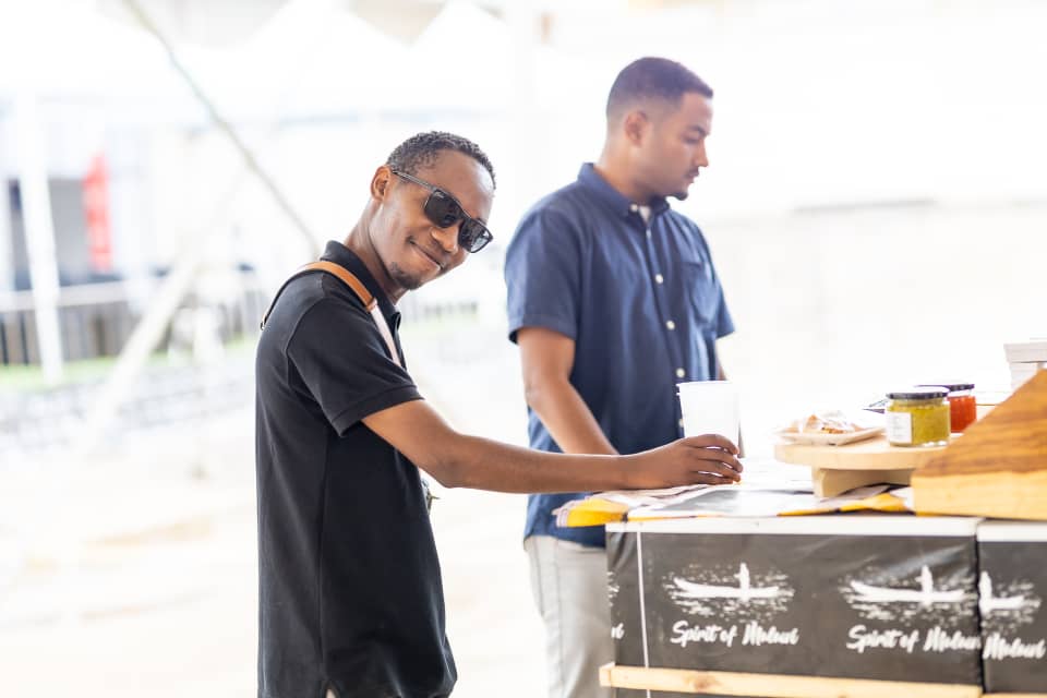 MalawiSpirits's tweet image. We are here!!
Who are you bringing to the laugh tonight?

#sameSpirit #SpiritsOfMalawi #gin #Vodka #Brandy