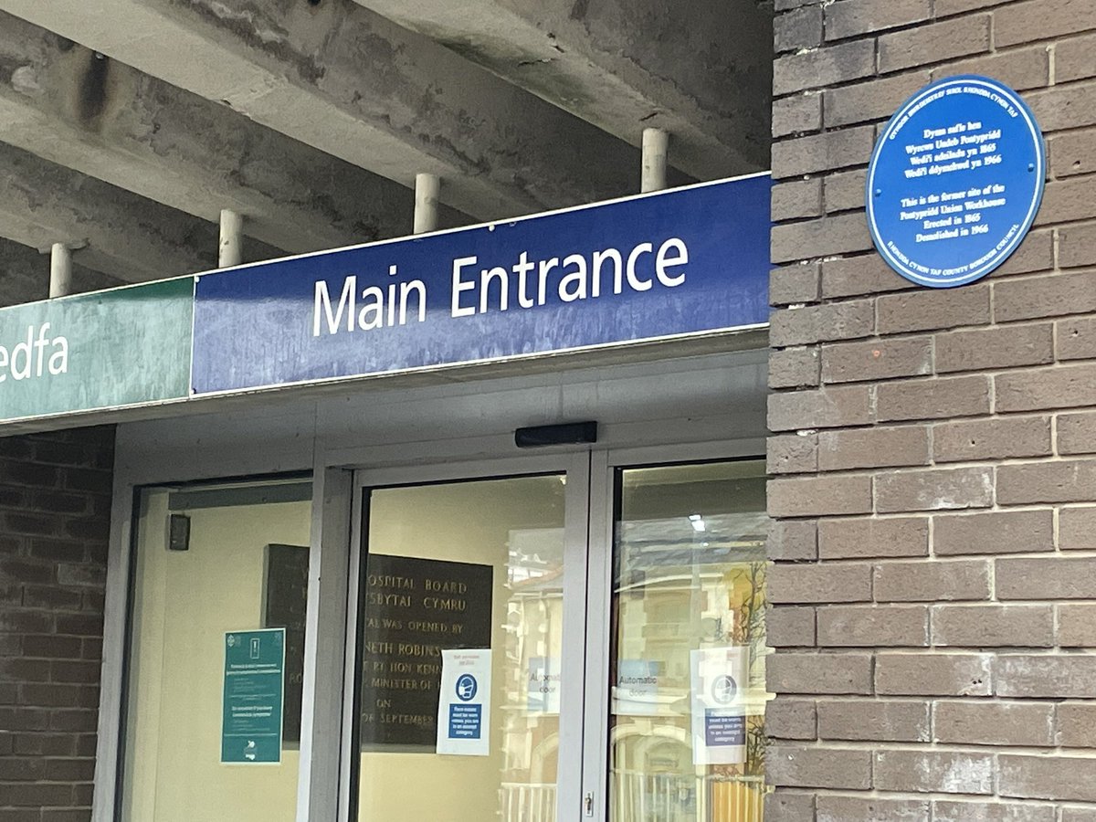 We are #BluePlaque official here in Dewi Saint Health Park 💙👏#theformerworkhouse
#Pontypriddhistory 
@CwmTafMorgannwg @Melanie02924998