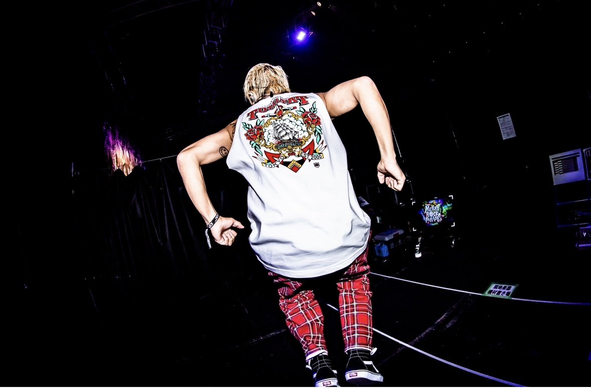shun_TF's tweet photo. 2/27 誕生日を迎えて39歳になりました🔥
家族、メンバー、チーム、仲間、そしてファンのみんなあっての自分。心から感謝。

30代ラスト、ここからShun個人として新しい挑戦と発信をしていくのでお楽しみに🌹
恒例の誕生日グッズも絡めていろいろお知らせしてくので宜しくス🤝🏻
テーマは「上へ上へ」。 https://t.co/UkSZANDixs