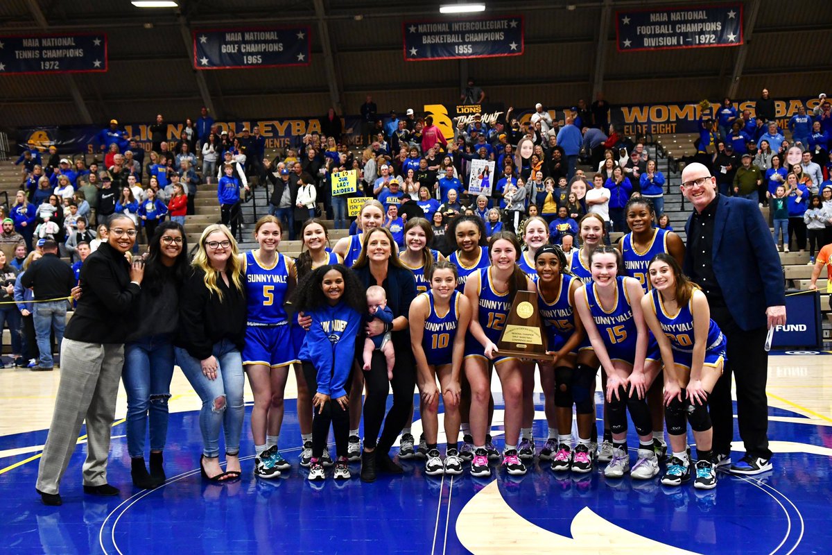 SvaleTrackField's tweet photo. So excited for Mia David, Regional Powerlifting CHAMPION 💪 &amp; our Lady Raider Basketball team 🏀, Regional CHAMPS! LET’S GO TO STATE LADY RAIDERS! https://t.co/0q7CTv7tkC