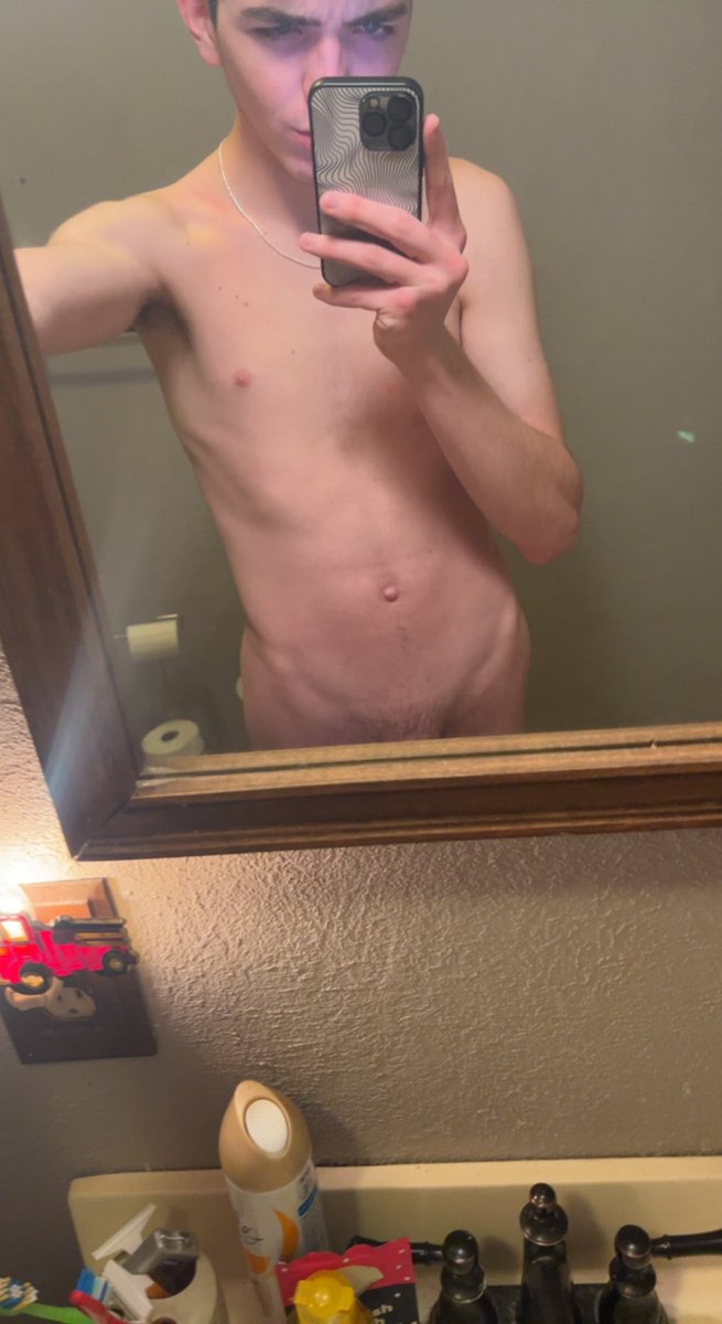 KOLE0852's tweet photo. someone come help me out i’m so horny 😩 https://t.co/tDb6T6pvJ7
