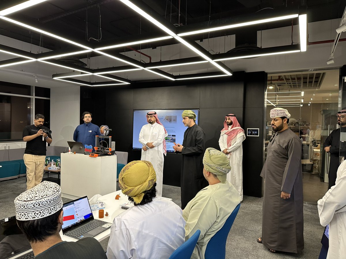 TechShopKSA's tweet photo. بحضور صاحب السمو السيد فيصل بن تركي آل سعيد، قدمت شركة #تك_شوب السعودية بقيادة الرئيس التنفيذي أ. بدر بن ناصر الصلحان، فعالية في مجال التصميم الرقمي والطباعة ثلاثية الأبعاد وذلك لمشاركة المعرفة في مجال التطبيقات الرقمية ، بتنسيق وتعاون مشترك مع سفارة سلطنة عمان في الرياض. https://t.co/OftHlTE8Cl