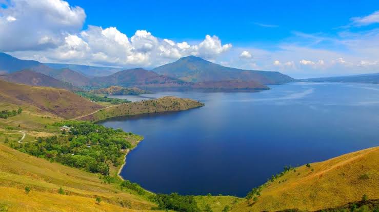 Danau Toba itu secara etimologi berasal dari bahasa BATAK ASLI, bukan ARAB

Danau Toba = Tao Toba

Tao artinya Danau Alamiah
Toba artinya Mata air yang luas, indah dan besar

Jadi, klaim bahwa Toba ditemukan oleh ARAB adalah HOAX yang MEMALUKAN