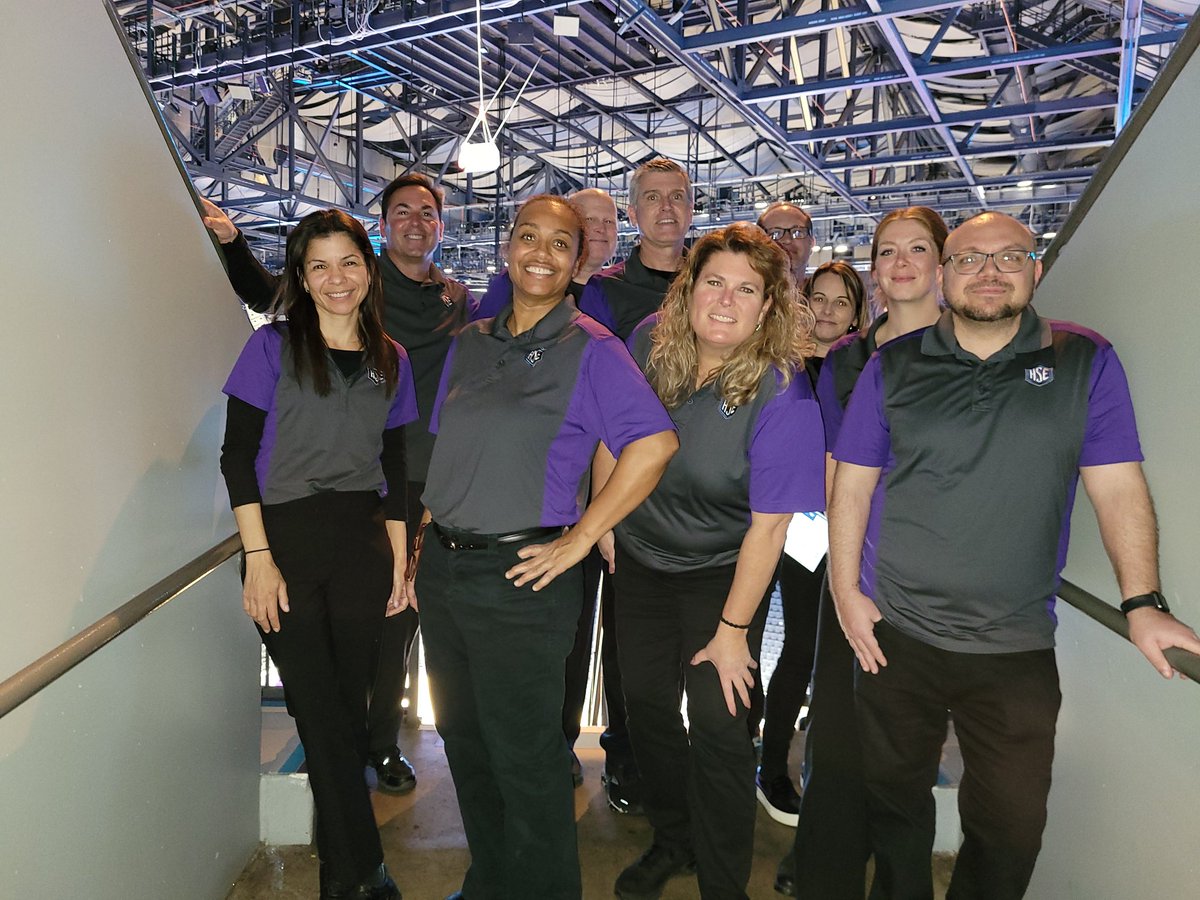 So thankful for these supportive parents.  They gave up 7 hours of their Saturday to fundraise for the SVHS Track and Field/XC program.  Money raised will go to purchase new equipment to give our athletes a quality track and field experience.
<a href="/SVHS_Athletics1/">Sun Valley High School Sports</a> <a href="/SunValleyHSNC/">Sun Valley High School</a>