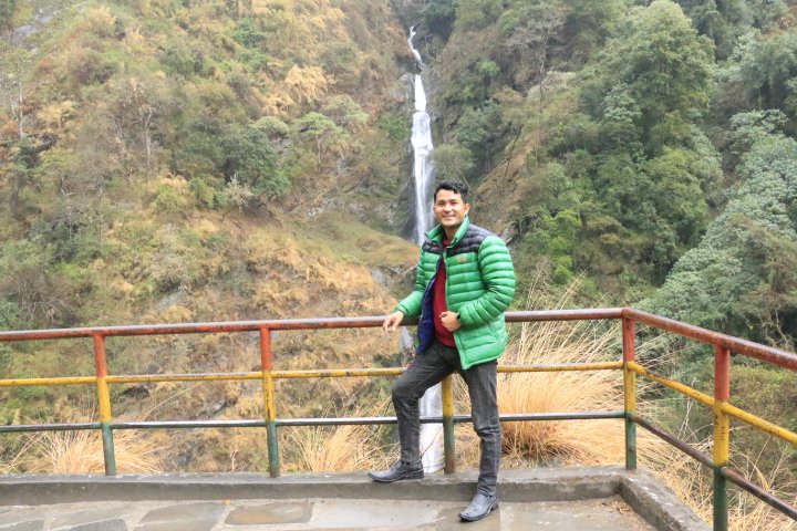 NRaule's tweet image. चीनसंग जोडिएको सिन्धुपाल्चोकको तातोपानी नाका । सुनसान नाका, खुल्ने कुनै सुर छैन । पहल कतैबाट भएको छैन ।
#Tatopani #Sindhupalchowk #NepalBorder