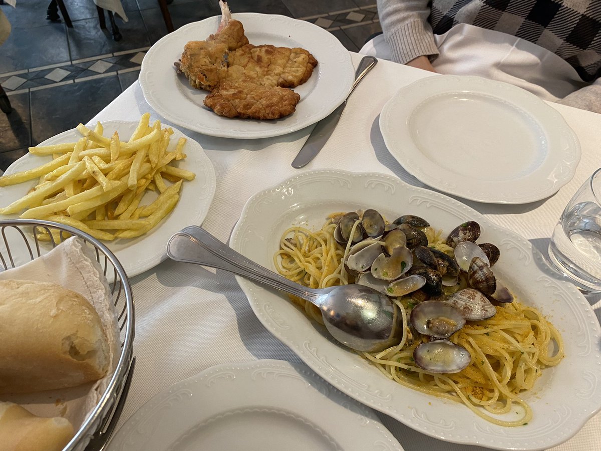karindering1's tweet image. 週末ミラノ行ってきたよ🇮🇹
美味しいものだらけで、もう幸せ😻💓
ジュネーブ からだと、週末にふらっと行ける距離なのも嬉しい✨
#イタリア #ミラノ #カンノーロ #マリトッツォ