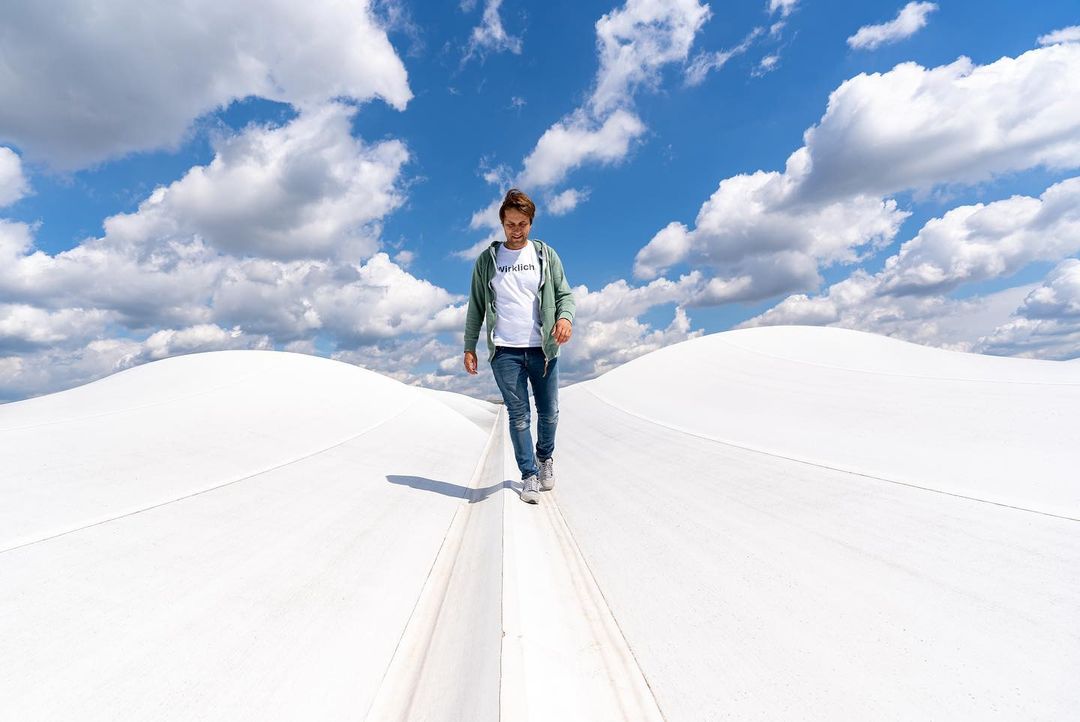 What’s the strangest name someone you have met had? ❤️

I dont ever want you to settle for another average day in your life again. 🌟

#NFTs #nftcollection #mobilephotography

Artist:
 📸eichhornfilm👇