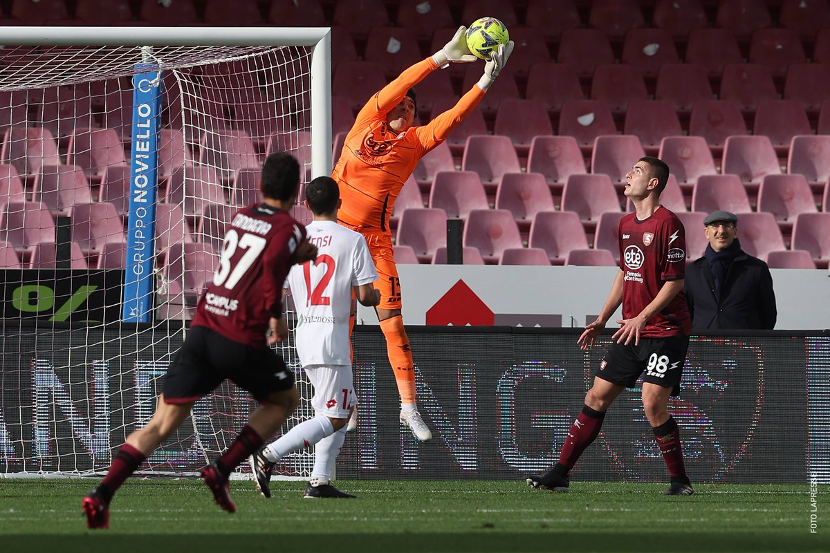 SerieA_ES's tweet photo. Lo sentimos.

🚫 Este arco fue clausurado por Guillermo Ochoa 🚫

#SalernitanaMonza https://t.co/SpEp0fbBB9