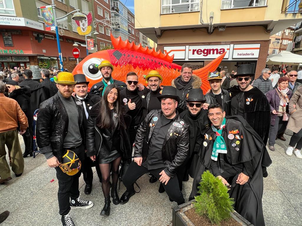 Familia <a href="/ML_Canallas/">Murga Canallas 💢</a>