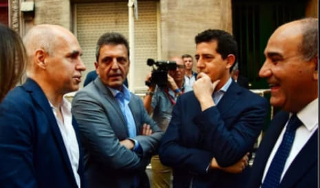 mariaitkin1's tweet photo. @horaciorlarreta Tenes razón y ya sabemos donde queres ir vos y c quienes, NO TE VAMOS A ACOMPAÑAR . NO TE QUEREMOS. #LarretaNoVasASerPresidente xq sos lo más sucio de la política 💋 de una ODIADORA q ahora no te va a votar #Defraudada #NosDisteLaEspalda y eso se paga caro en las urnas🤨 https://t.co/Hwaftdctps