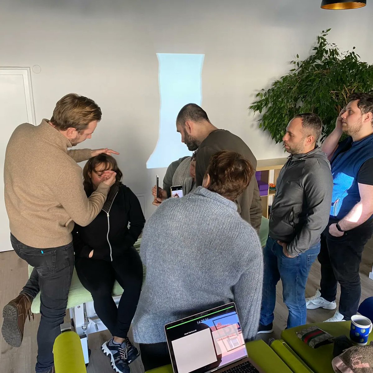 ETAMED_Hannover's tweet photo. Intense practice of Fascial Distortion Model by international ETAMED TEAM this weekend in #hannover and 1 New FDM BC THERAPIST #FASCIALDISTORTIONMODEL https://t.co/dCw4LTnTaA