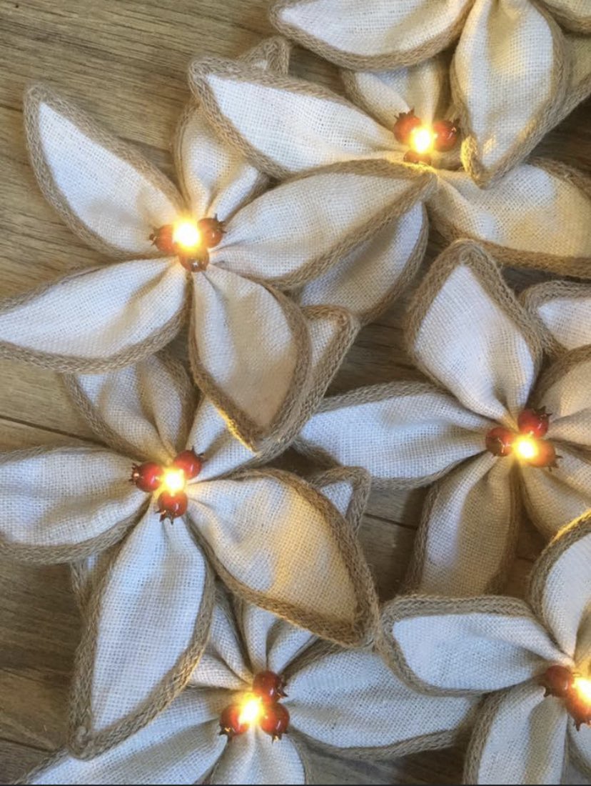annagti93's tweet photo. Some of my work ❤️ #handmadehour #handmadebyme #giftideas #home #decor #decorative #fairylights #handmadenation #handmade #flowers #love https://t.co/4km31B9Qsa
