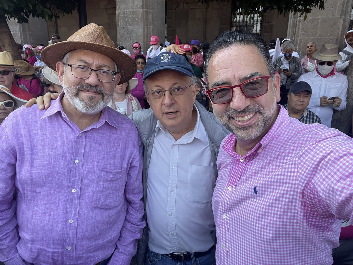 CitlaHM's tweet photo. Me da gusto que marchen los que nunca marcharon contra la injusticia, contra el sistema prianista represor y autoritario. Ver los rostros del viejo régimen en las calles es por de más un logro democrático. 

Lo triste es que hay ciudadanos movidos por la ignorancia y desmemoria. https://t.co/67dGnKaX9m