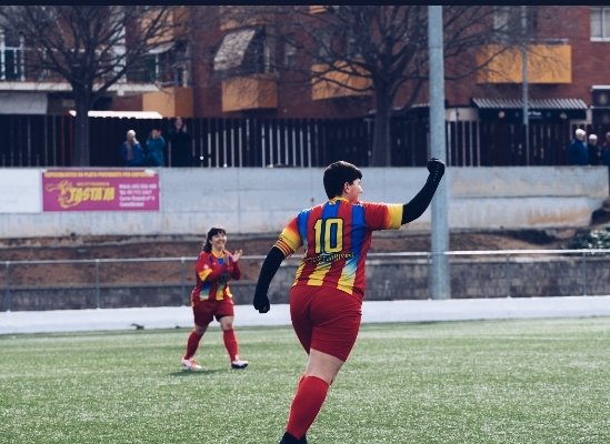 julia_griset's tweet photo. aquest matí, marcant gol i assistència // aquesta tarda, a la merda l'alegria https://t.co/lYCcnqIo0a