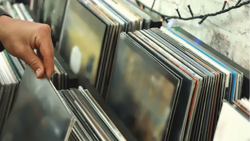 How film scores have gone from the quiet corner of the record shop to something a whole lot more... buff.ly/3ri3aDe