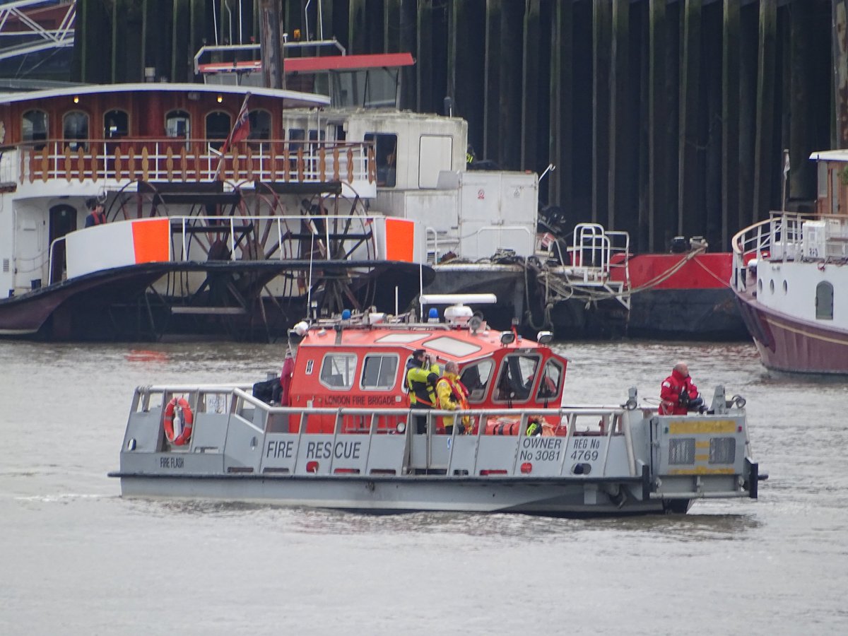 richgroves77's tweet photo. On the #RiverThames at #ButlersWharf is the @LondonFire Fire Boat #FireFlash on a training exercise on Friday 24th February 2023. #FireBoat #ShipsInPics #LondonFireBrigade @FraserG32883664 https://t.co/HQ757PKgFh