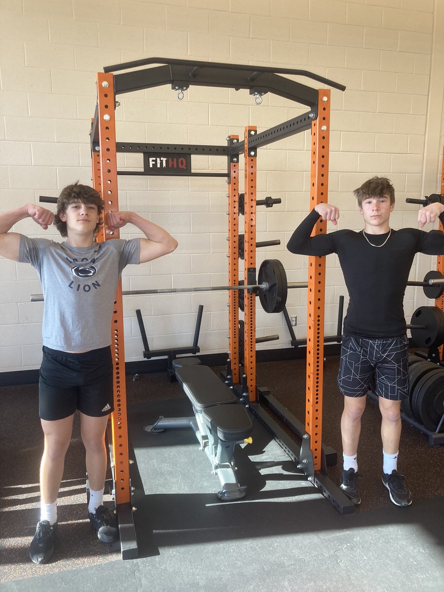 phil_davisHC's tweet photo. Two freshman d-backs tossed up 225 benching today!! Congrats fellas! https://t.co/SPUcZePHkx