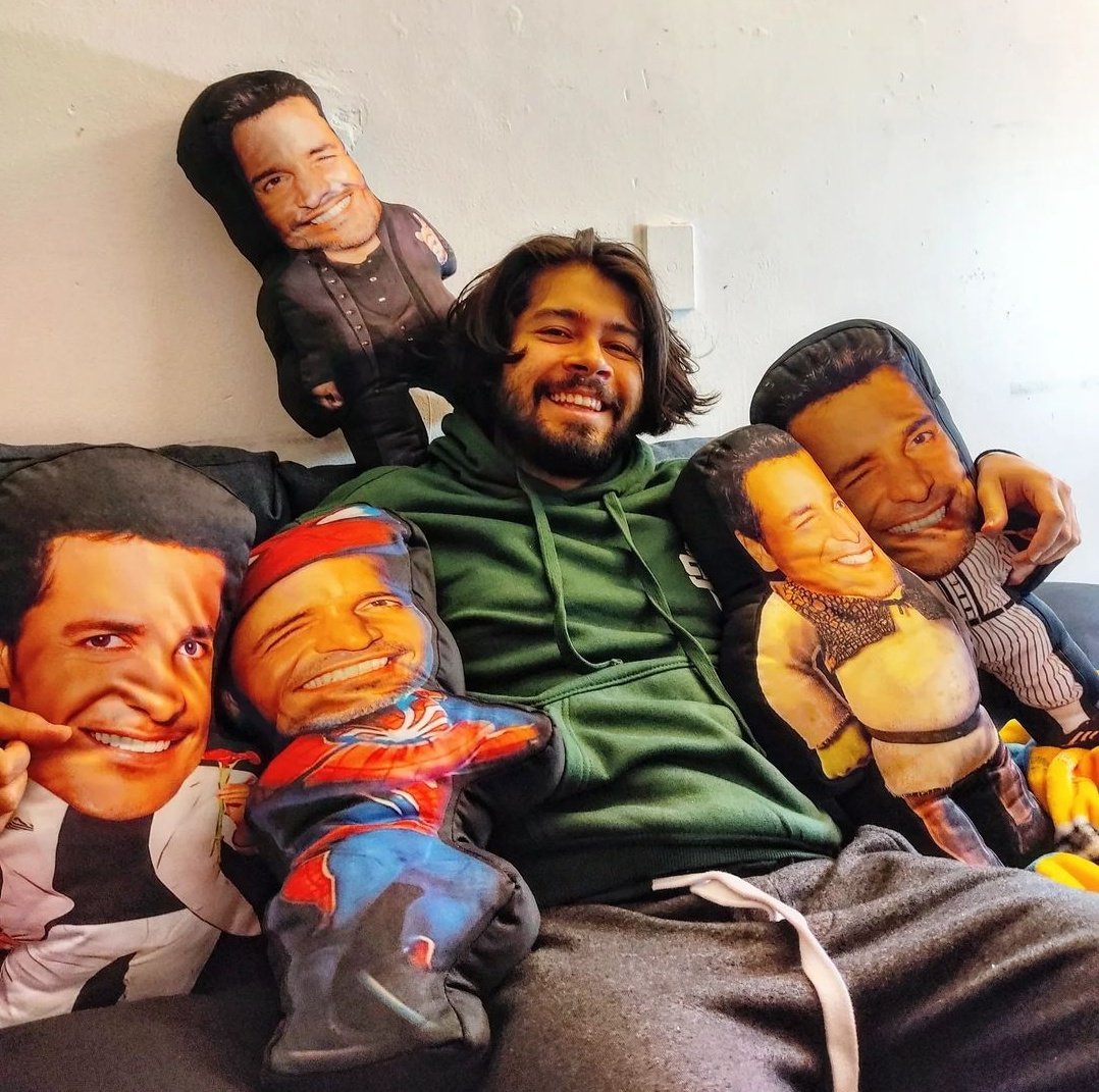 rickytafolla_'s tweet photo. @CHAYANNEMUSIC yo tengo 5, papá. vuelve por favor https://t.co/fjkwrtrTSj