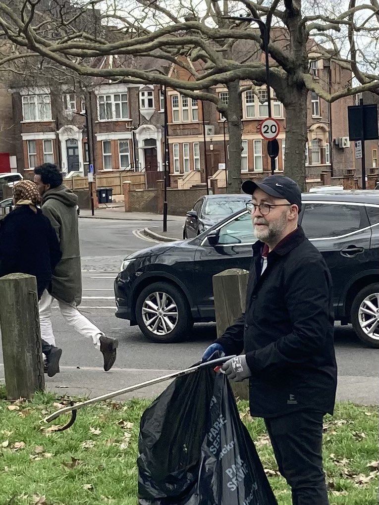 CazenoveLabour's tweet photo. Clapton Terrace also hold joint community action days with #LibertyHall and #SpringfieldPark
For more info on #HackneyParks activities sign up to the monthly newsletter here: https://t.co/M7smYYNSXC https://t.co/tVSr6D5L8t