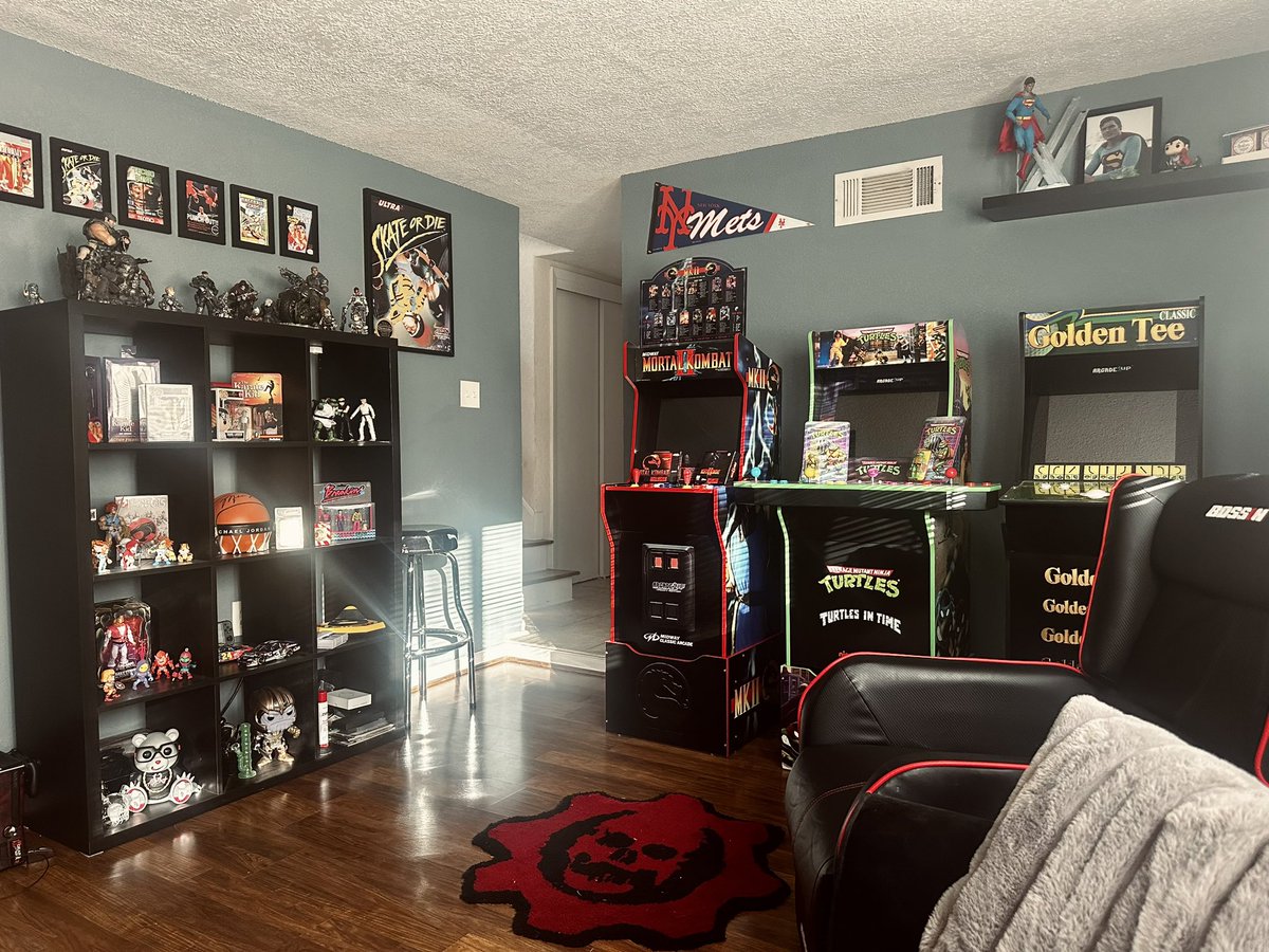 NicholasWatsgr's tweet photo. Game room/man cave 99% done just need to hide those TV wires. #gameroom #mancave https://t.co/cpAH7NwX7n