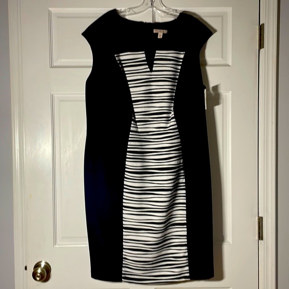 SynShadow6661's tweet photo. So good I had to share! Check out all the items I'm loving on @Poshmarkapp #poshmark #fashion #style #shopmycloset #dressbarn #merona #michaelmichaelkors: https://t.co/wDOQbY3gqa https://t.co/QHpMl73Iuw