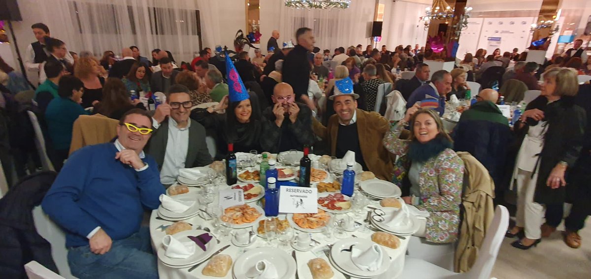 LuisLopezLugues's tweet photo. 🔵 Onte á noite asistimos á Cea de Entroido do @ppdoporrino con 500 asistentes e o alcalde, Alejandro Lorenzo, que confirmouse como o noso candidato, como non podía ser doutro xeito, para as eleccións municipais do 28 de maio. https://t.co/7NSaLLAtat