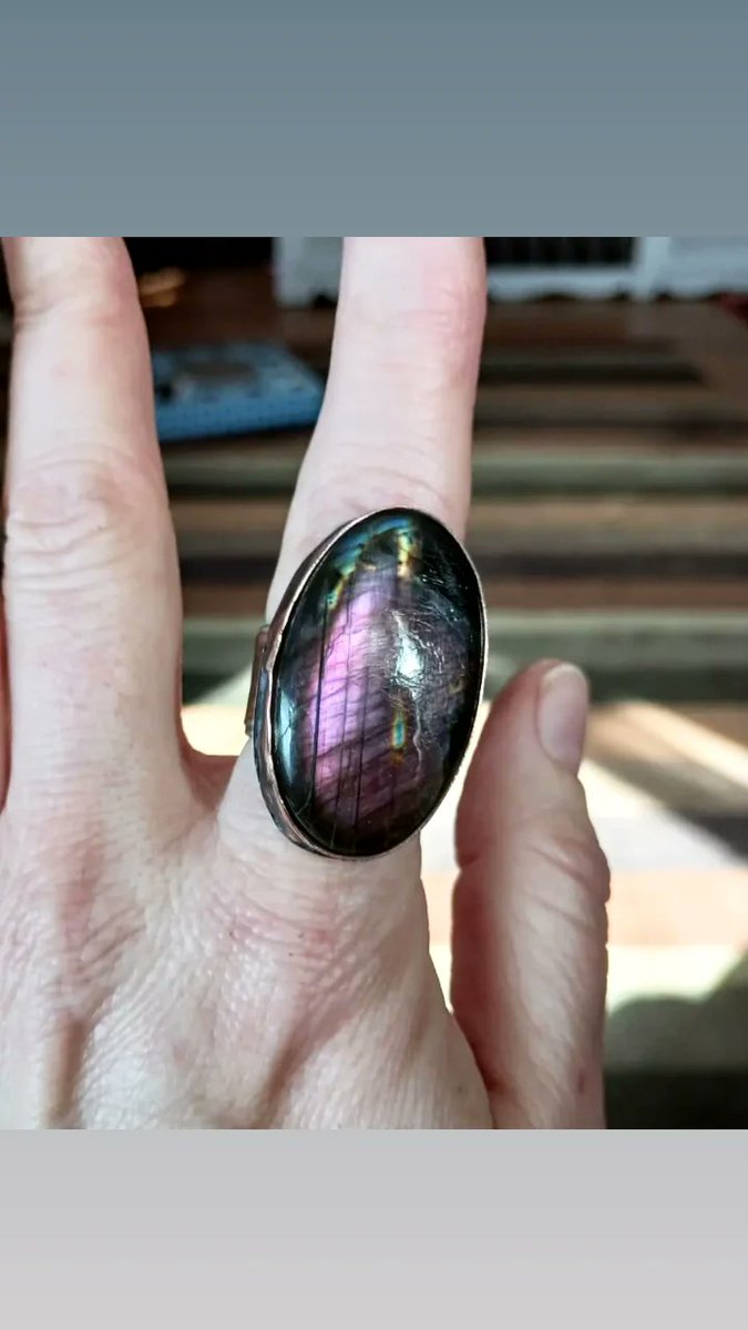 JJReinedeBlanc's tweet photo. Purple Labradorite with Reticulated Brass, Bronze, and Sterling ring. Size 7. Will be up on the website today! 

🔥👑 #handmadejewelry #ladysmith #metalsmith #RockStar https://t.co/2gH9ywyFC9