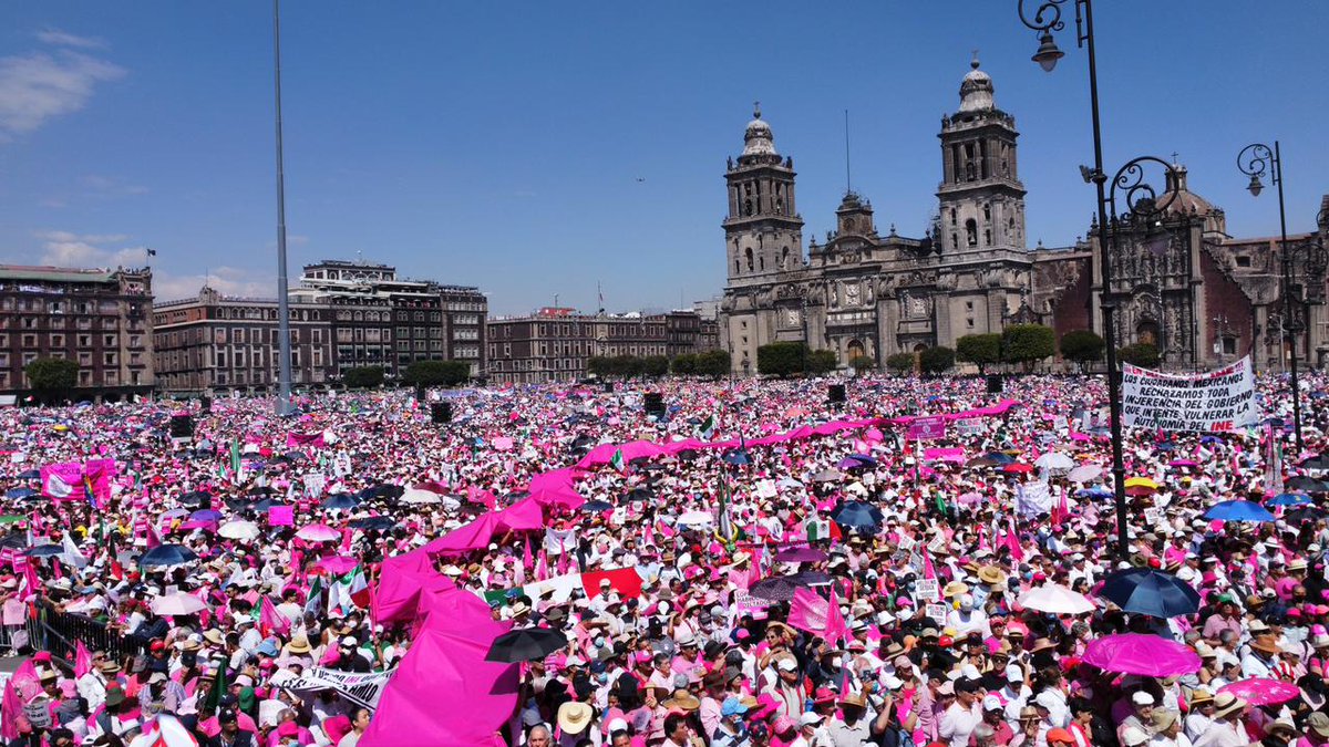 edelamadrid's tweet photo. Quedó demostrado: México salió a defender la democracia y al @INEMexico. 

#VivaMéxico #ElINENoSeToca https://t.co/7OJsCEdXvF