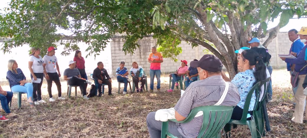 JOSED_YEPEZ's tweet photo. #25Feb estuvimos en la Comuna Bolivar y Zamora de la Parroquia el Cuji, en la pre gira de Acompañamiento y orientación en la Construcción del Mapa de Solución y Agenda Concreta de Acción (ACA)
#SancionesCrimimales
@NicolasMaduro @jaarreaza @LuisJonasReyes @corpolara @ComunasVE_ https://t.co/dTJdSMgdKP
