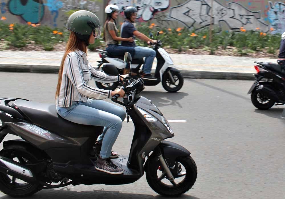 Expliquemos que es la acción "intersectorial en Salud" y porque es importante con una historia: 

En el hospital de un pueblo hipotético llamado Naranjita se ve un incremento de las atenciones de traumas por accidentes, la mayoría de motociclistas desde hace un año. 🧵