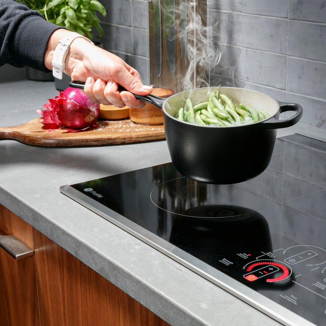KBIS's tweet photo. Congrats to the @GE_Appliances team for taking home Best of KBIS β Connected Home Technology Silver for the new Built-In Touch Control Induction Cooktop!
Get the full list of winners here: https://t.co/TzJlgchRLA
Sponsored by @luxemagazine
#KBIS2023 #KBISNextStage #BestofKBIS https://t.co/Q409Nejv05