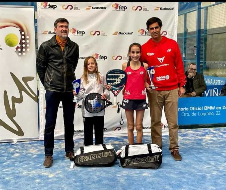 CPDamm's tweet photo. ¡Finaliza el #TycPremium1! Tras las finales, volvemos a casa con 4 campeon@s y 3 subcampeon@s del #CPDamm💫:

🏆𝗗𝗮𝘃𝗶𝗱 𝗚𝗮𝗹𝗮 y Marcos González (Junior)
🏆𝗣𝗮𝘂𝗹𝗮 𝗙𝗲𝗿𝗿𝗮́𝗻 y 𝗖𝗼𝘃𝗮 𝗩𝗲𝗿𝗱𝗲𝗷𝗼 (Infantil)
🏆𝗩𝗮𝗹𝗲𝗿𝗶𝗮 𝗚𝗮𝗿𝗰𝗶́𝗮 y Elena Herrera (Alevín) https://t.co/pT2nPEmu7p