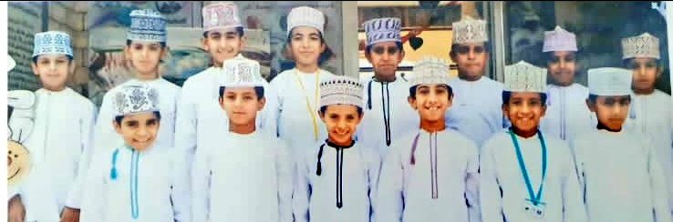 BilarabBinSulta's tweet photo. بالتفاتةٍ كريمة، قُدّمت اليوم هدايا تذكارية لعدد من طلبة الدبلوم العام، أهدتها إياهم الأستاذة القديرة فاطمة بنت علي بن ناصر المفرجية من مدرسة سيح الشامخات للتعليم الأساسي، بعد أن جمعتهم فصول الدراسة أربع سنوات في الحلقة الأولى، وها هي تكرمهم على مشارف التخرج،وتدعو لهم بالتوفيق. https://t.co/iaeJI7Yi2T